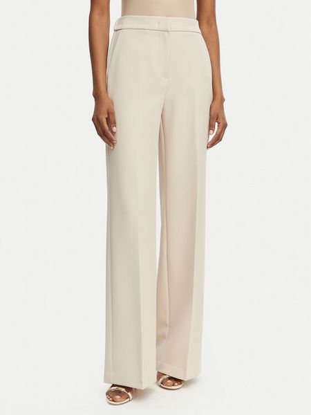 Maryley Spodnie materiałowe 26EB598/43LA Beżowy Regular Fit. Brązowe spodnie materiałowe damskie Maryley, bez wzorów, z materiału. Za 279.99 zł.