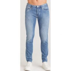 JEANSY Emporio Armani. Niebieskie jeansy męskie Emporio Armani. Za 539.40 zł.