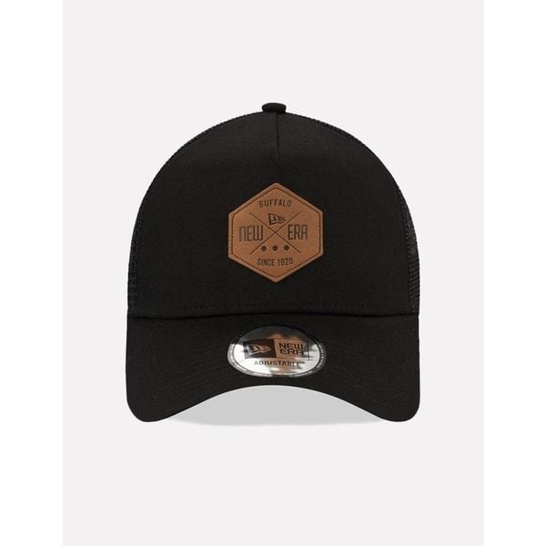 Czapka New Era Patch A Frame Trucker. Brązowe czapki męskie New Era, bez wzorów, sportowe. Za 196.50 zł.