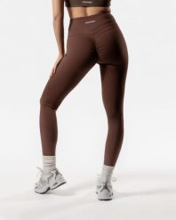 Damskie legginsy modelujące z wysokim stanem na fitness – czekoladowy. Brązowe legginsy sportowe damskie AESTHETIC WOLF, s, bez wzorów, z dzianiny, z podwyższonym stanem, do biegania. Za 269.99 zł.