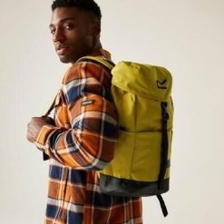 Plecak unisex Shilton 2 15L. Brązowe plecaki damskie Regatta, bez wzorów, z poliesteru, sportowe. Za 99.99 zł.