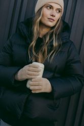 WEŁNIANE RĘKAWICZKI INES BEŻOWE One size - Flawless. Brązowe rękawiczki damskie Flawless, bez wzorów, z wełny. Za 179.00 zł.