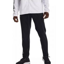 Spodnie treningowe męskie Under Armour Storm Run. Czarne spodnie materiałowe męskie Under Armour, bez wzorów, sportowe. Za 129.99 zł.