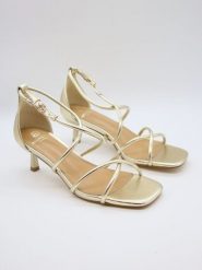 Bellucci Sandały w kolorze złotym rozmiar: 36. Żółte sandały damskie Bellucci, bez wzorów, bez obcasa, na koturnie. Za 100.99 zł.