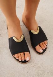 Czarne Klapki VICES z Biżuteryjnym Detalem w Kształcie Łuku Himemelle. Czarne klapki damskie Born2be, z aplikacjami, z jeansu, bez obcasa, na płaskiej podeszwie. Za 79.99 zł.