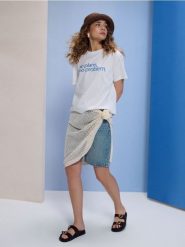 Bawełniana koszulka z napisem No plans, no problem - biały. Białe t-shirty damskie Sinsay, l, bez wzorów, z bawełny, bez kołnierzyka. Za 25.99 zł.