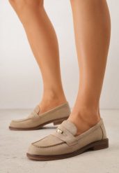 Beżowe Mokasyny VICES ze Skórzaną Wkładką i Metaliczną Ozdobą Sereisana. Brązowe mokasyny damskie Renee, z materiału. Za 79.99 zł.