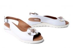 Artiker Relaks 58C3183 Biały, sandały damskie. Białe sandały damskie Artiker Relaks, bez wzorów, ze skóry, bez obcasa, na koturnie. Za 229.90 zł.