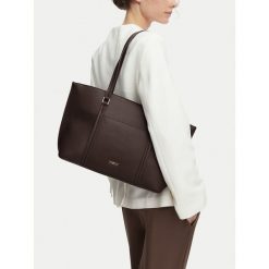 Torebka MEXX. Brązowe torebki klasyczne damskie Mexx, bez wzorów, bez dodatków. Za 249.99 zł.