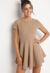 Ciemnobeżowa Rozkloszowana Sukienka z Krótkim Rękawem i Ozdobnymi Przeszyciami Meporea. Brązowe sukienki damskie Born2be, na co dzień, l, bez wzorów, eleganckie, bez kołnierzyka, bez ramiączek, mini, rozkloszowane. Za 89.99 zł.