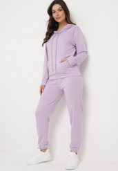 Fioletowy Komplet Dresowy Bluza Kangurka z Kapturem i Spodnie Joggery Triasa. Fioletowe bluzy z kapturem damskie Born2be, bez wzorów, z dresówki, klasyczne. Za 84.99 zł.
