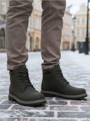 Trapery sznurowane z imitacji zamszu - czarny. Czarne buty zimowe męskie Sinsay, bez zapięcia. Za 79.99 zł.