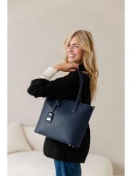 Lia Biassoni Skórzana torebka w kolorze granatowym - 34 x 29 x 12 cm rozmiar: onesize. Niebieskie torebki klasyczne damskie Lia Biassoni, bez wzorów, z materiału, bez dodatków. Za 304.99 zł.