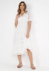 Biała Sukienka Delenia. Białe sukienki damskie Born2be, m, z aplikacjami, z koronki, boho, bez kołnierzyka, bez ramiączek, midi, rozkloszowane. W wyprzedaży za 167.99 zł.