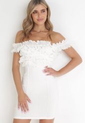 Biała Dopasowana Sukienka Mini z Falbanką Udirda. Białe sukienki damskie Born2be, m, bez wzorów, bez kołnierzyka, bez ramiączek, mini, dopasowane. W wyprzedaży za 111.99 zł.