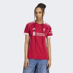 Koszulka Liverpool FC 25/26 Home Jersey. Czerwone bluzki damskie Adidas, bez wzorów, z jersey, sportowe, bez kołnierzyka, bez ramiączek. Za 439.00 zł.