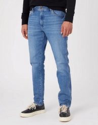 WRANGLER TEXAS TAPER MĘSKIE SPODNIE JEANSOWE NEW FAVORITE W12TJX21Y 112322668. Spodnie materiałowe męskie Wrangler, bez wzorów, z jeansu. Za 229.99 zł.