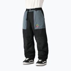 Spodnie snowboardowe męskie 686 Ghost. Czarne spodnie materiałowe męskie GEOLOGIC, bez wzorów, sportowe. Za 759.99 zł.