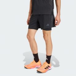 Szorty TECH ESSENTIALS WORKOUT 2 w 1. Czarne szorty męskie Adidas, bez wzorów, sportowe. Za 239.00 zł.