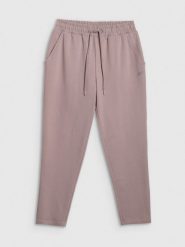 4F Spodnie dresowe damskie - beżowe L. Brązowe spodnie dresowe damskie 4f, l, z bawełny, na fitness i siłownię. Za 129.99 zł.