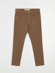Jeansy slim - brązowy. Brązowe jeansy męskie Sinsay. Za 79.99 zł.