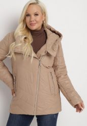 Ciemnobeżowa Pikowana Kurtka z Kapturem i Asymetrycznym Suwakiem Terithie. Brązowe kurtki damskie Born2be, plus size, bez wzorów, z jeansu, z kapturem. Za 129.99 zł.