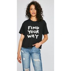 Puma - Top x Shantell Martin. Czarne topy damskie Puma, m, bez wzorów, z bawełny, bez kołnierzyka. W wyprzedaży za 99.90 zł.