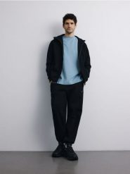 Rozpinana bluza z kapturem - czarny. Czarne bluzy z kapturem męskie Reserved, l, z dzianiny. Za 139.99 zł.