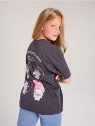 Koszulka z nadrukiem na plecach Hello Kitty - szary. Szare koszulki dziewczęce Sinsay, l, bez wzorów, bez ramiączek. Za 17.99 zł.