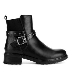 Botki Clara Barson. Czarne botki damskie Clara Barson, bez obcasa, na płaskiej podeszwie, bez zapięcia. Za 159.99 zł.