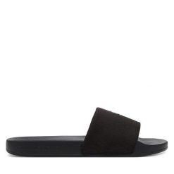 Klapki Calvin Klein Jeans. Czarne klapki damskie Calvin Klein Jeans, bez wzorów, z jeansu, bez obcasa. Za 119.99 zł.