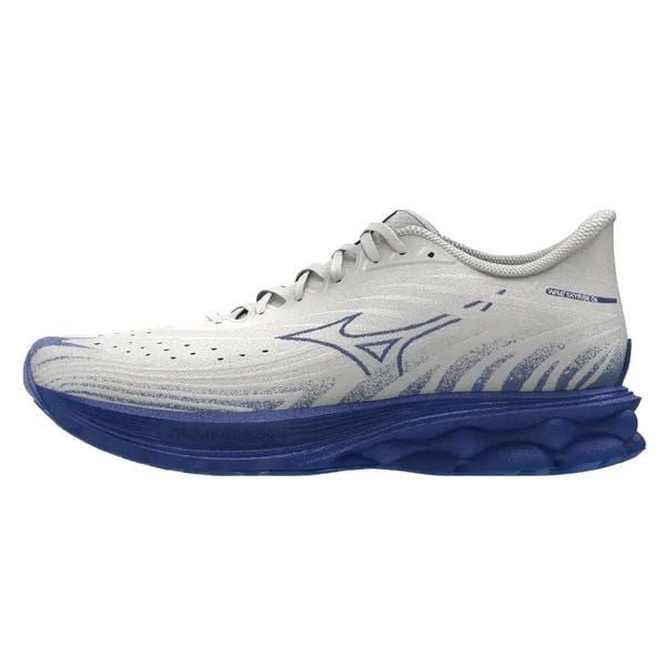 Buty do biegania Mizuno Wave Skyrise 6. Białe obuwie do biegania damskie Mizuno, mizuno wave. W wyprzedaży za 541.25 zł.
