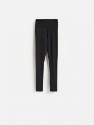 Gładkie legginsy - czarny. Czarne legginsy damskie Reserved, l, bez wzorów, z dzianiny. Za 89.99 zł.