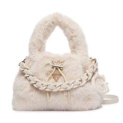 Torebka Guess. Białe torebki klasyczne damskie Guess, z aplikacjami, bez dodatków. Za 264.99 zł.