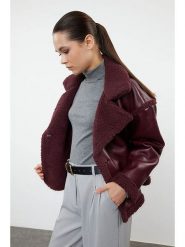 Trendyol Kurtka w kolorze bordowym ze skóry syntetycznej rozmiar: L. Czerwone kurtki damskie Trendyol, l, bez wzorów, ze skóry, bez kaptura. Za 234.94 zł.