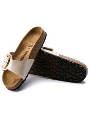 Birkenstock Klapki "Madrid" w kolorze kremowym rozmiar: 40. Brązowe klapki damskie Birkenstock, bez wzorów, bez obcasa. Za 369.95 zł.