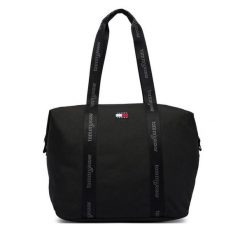 Torebka Tommy Jeans. Czarne torebki klasyczne damskie Tommy Jeans, bez wzorów, z jeansu, bez dodatków. Za 329.99 zł.