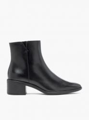 Czarne skórzane botki. Czarne botki damskie Ryłko, ze skóry, eleganckie, bez obcasa, na obcasie, bez zapięcia. Za 449.99 zł.