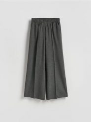 Spodnie wide leg z kantem - ciemnoszary. Szare spodnie materiałowe damskie Reserved, bez wzorów, z tkaniny. Za 129.99 zł.