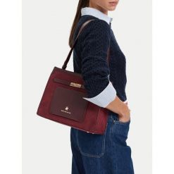 Torebka Beverly Hills Polo Club. Czerwone torebki klasyczne damskie Beverly Hills Polo Club, bez wzorów, bez dodatków. Za 199.99 zł.
