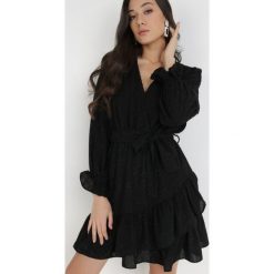 Czarna Sukienka Pronynome. Czarne sukienki damskie Born2be, l, z aplikacjami, z gumy, bez kołnierzyka, bez ramiączek, mini, kopertowe. W wyprzedaży za 143.99 zł.
