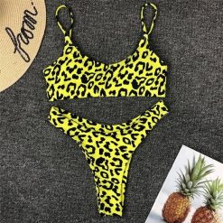 Bikini push-up ze stringami na plażę i basen UV odporne Andriette. Czerwone bikini damskie Intica, bez wzorów. W wyprzedaży za 129.00 zł.