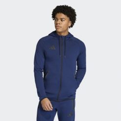 Bluza męska adidas Tiro 26 Travel Sweat Hoodie. Niebieskie bluzy z kapturem męskie Adidas, m, z bawełny. Za 215.99 zł.