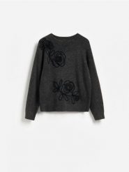 Sweter z ozdobną aplikacją - szary. Szare swetry klasyczne damskie Reserved, l, z dzianiny, bez kołnierzyka. Za 139.99 zł.