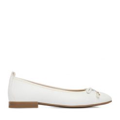 Baleriny Lasocki. Białe baleriny damskie Lasocki, bez wzorów, bez obcasa. Za 169.99 zł.