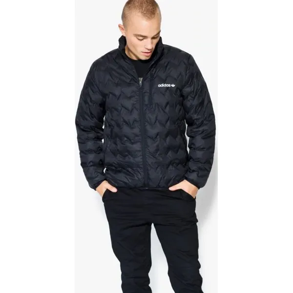 Adidas Kurtka Serrated Jacket , czarny, rozmiar S. Czarne kurtki męskie Adidas, m, bez wzorów, z materiału, klasyczne, bez kaptura. W wyprzedaży za 299.99 zł.