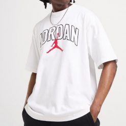 Koszulka męska Air Jordan Brooklyn Arch Logo T-shirt Biała IB7347-100. Białe t-shirty męskie Jordan, m, bez wzorów, bez kołnierzyka. Za 148.35 zł.