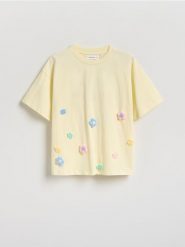 Bawełniany t-shirt z aplikacją 3d - jasnożółty. Żółte koszulki dziewczęce Reserved, z aplikacjami, z bawełny, bez ramiączek. Za 45.99 zł.