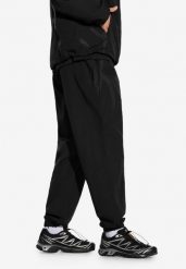Spodnie sportowe męskie Prosto Contrast. Czarne spodnie sportowe męskie Prosto., z gumy. Za 154.99 zł.