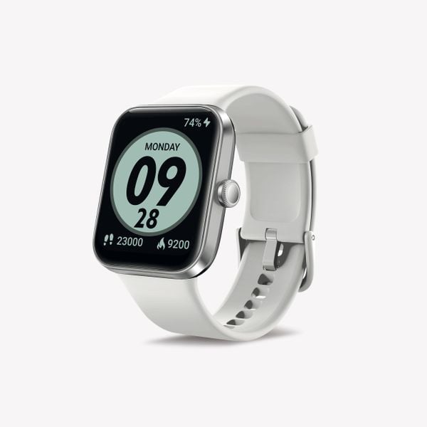 Zegarek smartwatch multisportowy cardio Decathlon CW500 S. Białe, analogowe zegarki męskie Decathlon, plastikowe. Za 149.99 zł.